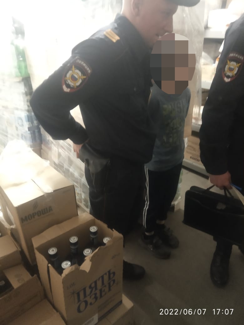 За прошедшие сутки охранными предприятиями Череповца предотвращено два факта - хищение продуктов и нарушение общественного порядка 