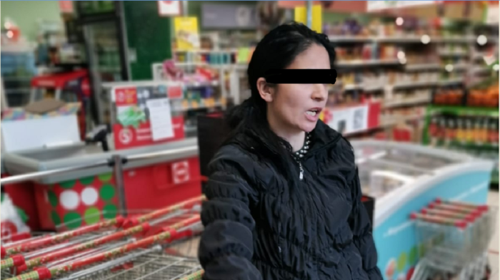 Две цыганки попыталась украсть продукты из магазина