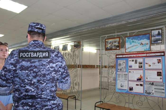 В Вологодской области сотрудники Росгвардии проверяют защищенность объектов образования