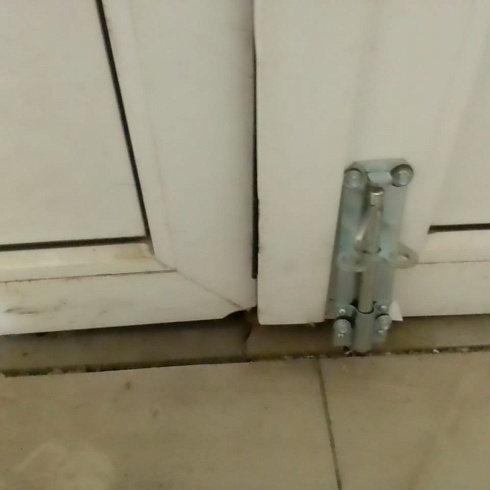 Пьяный дебошир сломал двери в магазине «Магнит» в Вологде