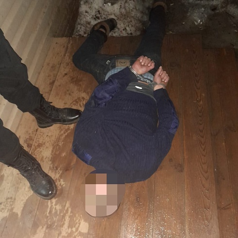 Сотрудники охраны ГБР в Великом Устюге обезвредили преступника захватившего в заложники женщину 